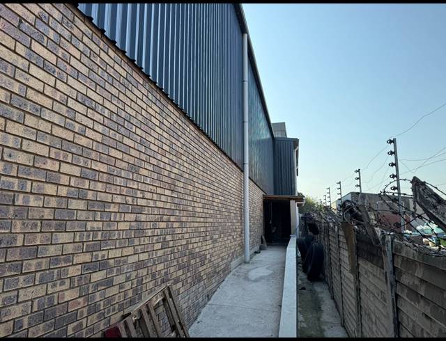 1,800M² WAREHOUSE TO LET IN UMBILO